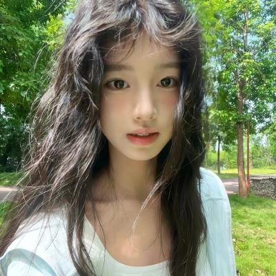 院子里的女人